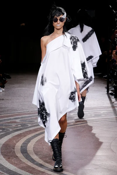 Look 14